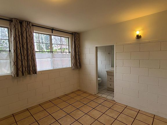 5th image of 426 N Sunset Ave