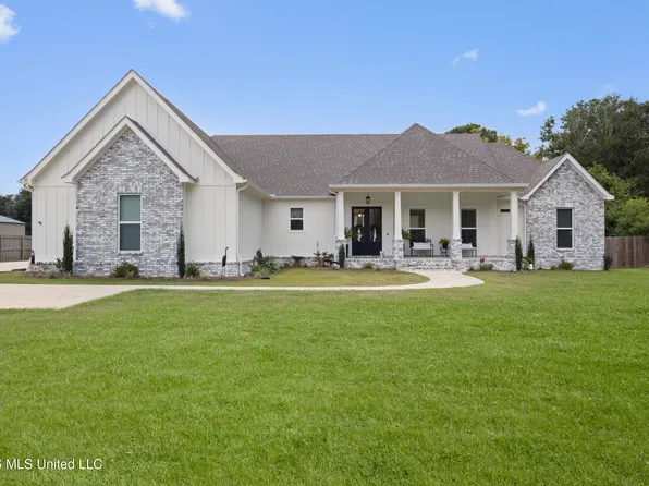 1739 Noble Rd, Ocean Springs, MS 39564
