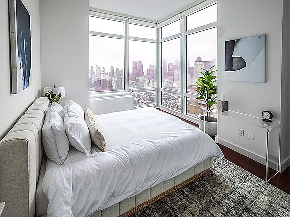 4th image of 620 W 42nd St #N47h