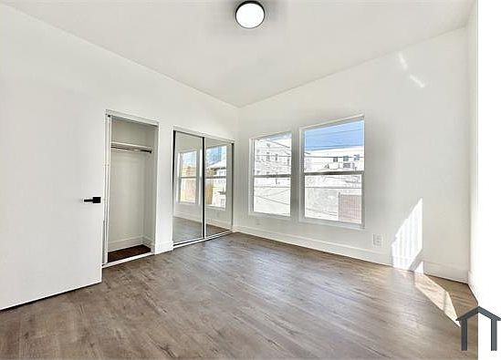 2nd image of 1412 W 10th Pl APT 1