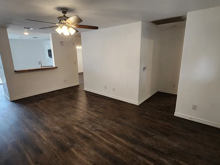 542 Pharis St — Photo 22