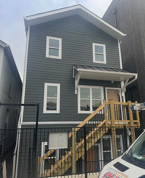 1628 W Blackhawk St #1 — Photo 1