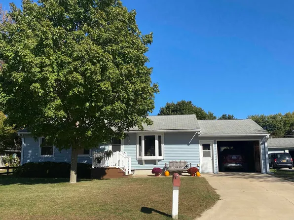 1706 Indiana Ave, Charles City, IA 50616