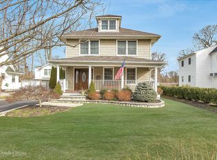 25 Brook St, Sayville, NY 11782