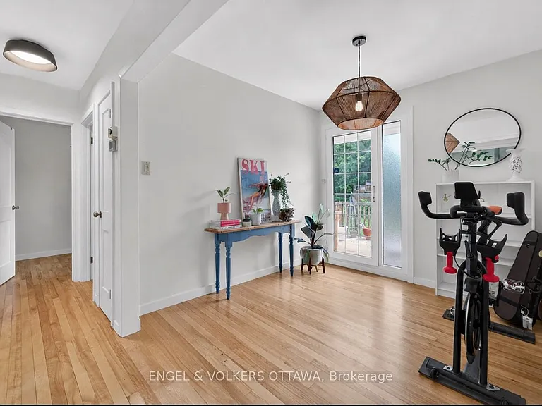2548 Hanlon Ave — Photo 9