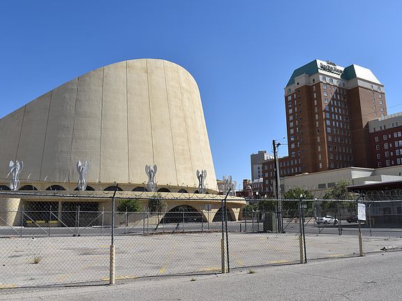 4th image of 210 W San Antonio Ave