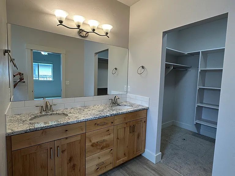 8918 W Northview St — Photo 13
