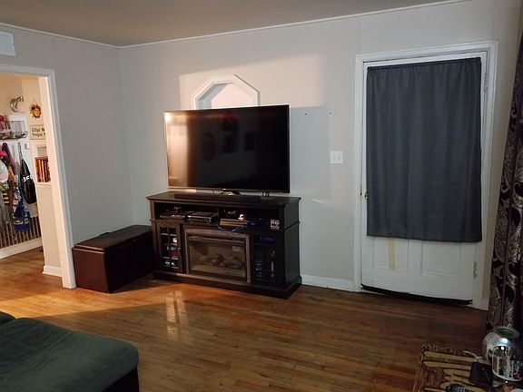 2nd image of 1210 W 6th St