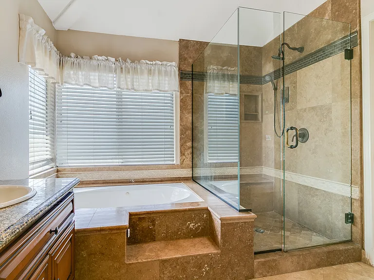 24241 Rue De Cezanne — Photo 30