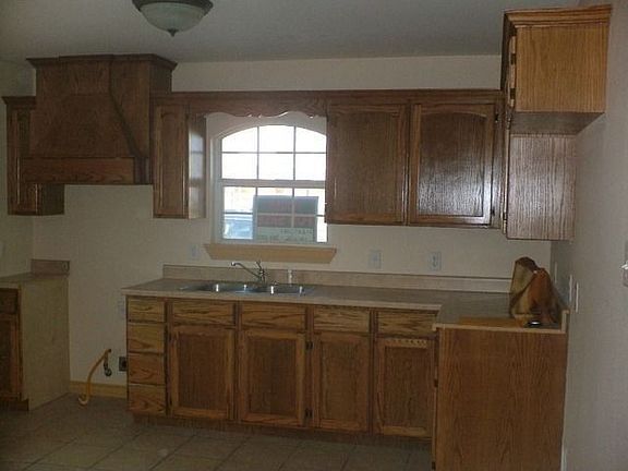 3rd image of 4740 Loma Vista Dr