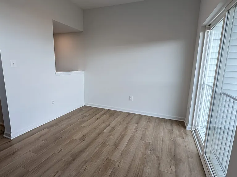 241 Hillsdale Pl — Photo 9