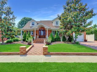 46 Meadowbrook Ln, Valley Stream, NY 11580