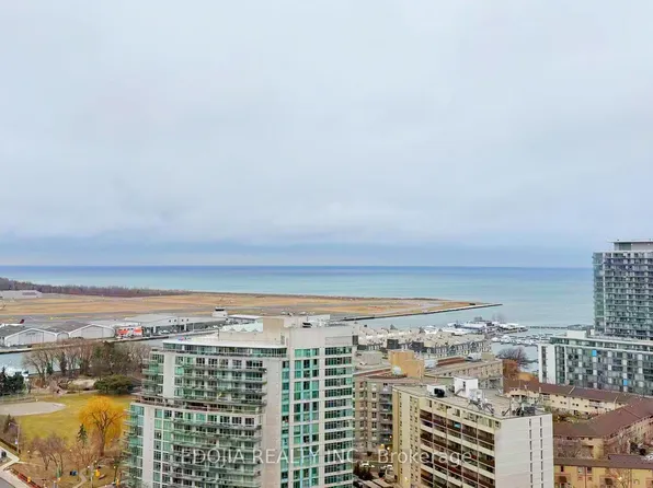 17 Bathurst St, Toronto, ON