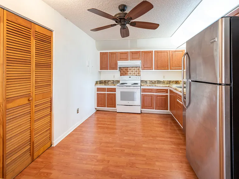 9641 Riverside Dr #F1 — Photo 22