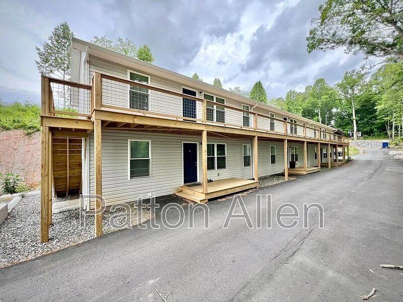 121 Justus Acres Dr #A