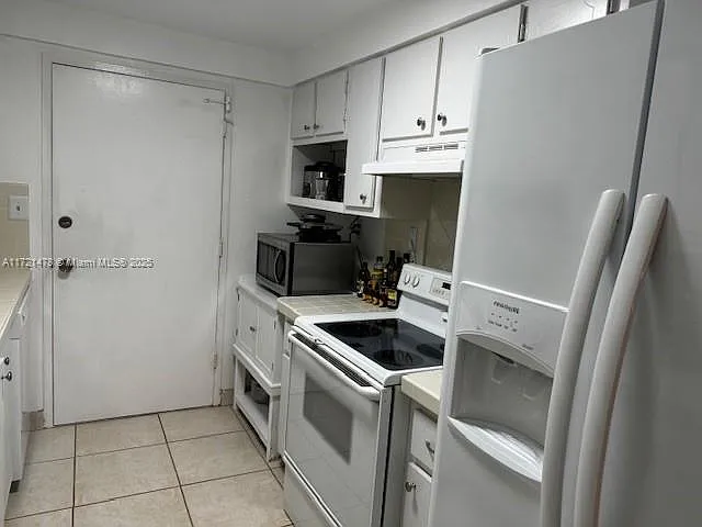 5401 Collins Ave #430 — Photo 28