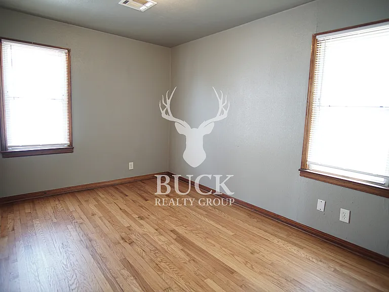6706 SE 15th St — Photo 14