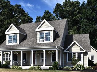 30 Timber Ridge Dr, Pawcatuck, CT 06379