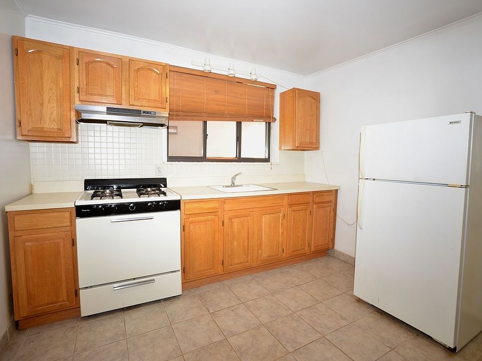 1st image of 3061 32nd St #2