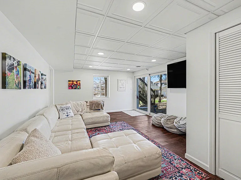 5884 Rays Dr — Photo 16