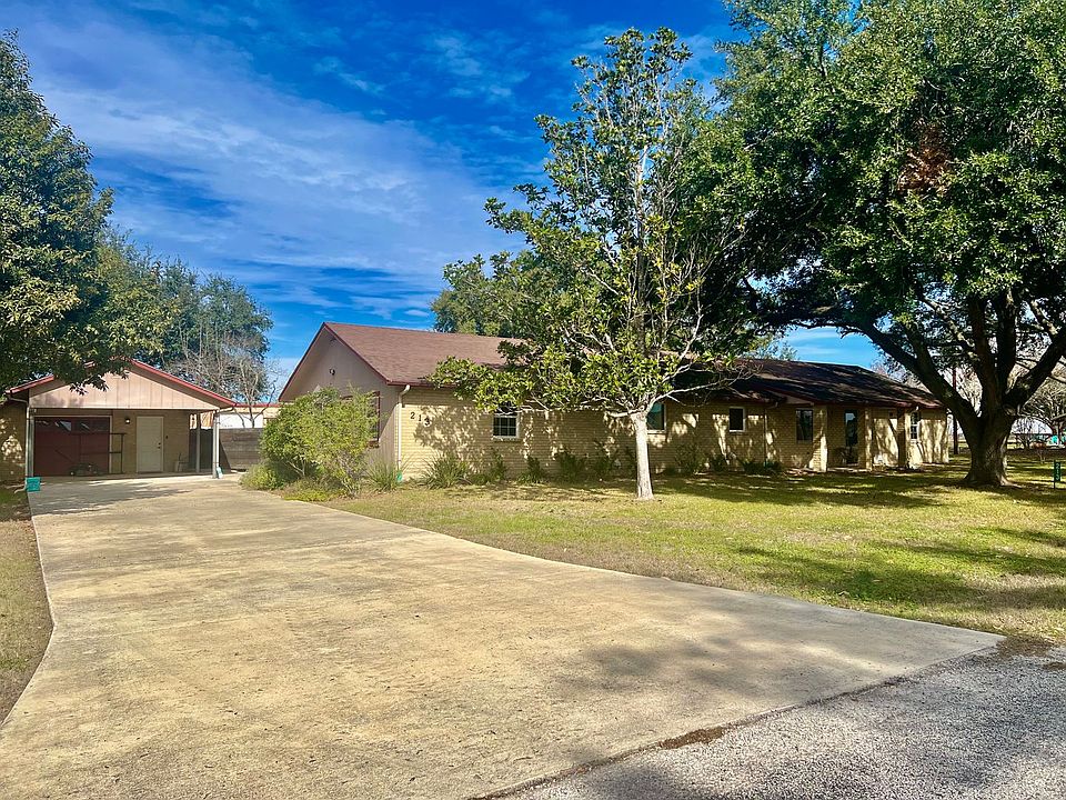 1st image of 213B Crest Circle Dr