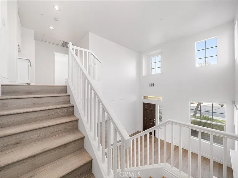 6766 Royal Crest Ct — Photo 40