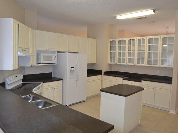 3rd image of 2048 Forest Gate Dr W