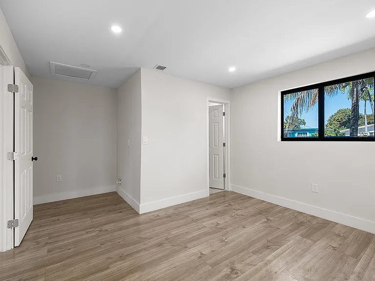 1522 NW 41st St — Photo 16