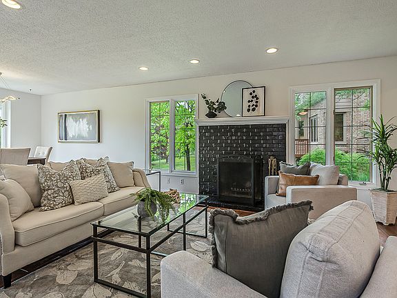 4th image of 1270 Laurel View Dr