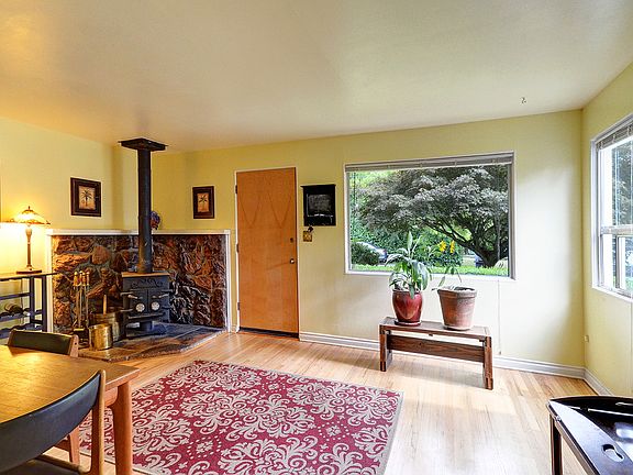 2nd image of 16009 30th Ave NE