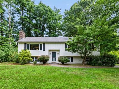 32 Raeder Drive, Stratham, NH, 03885