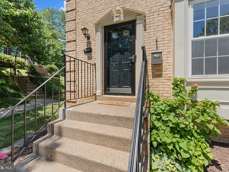 7428 Chummley Ct — Photo 3