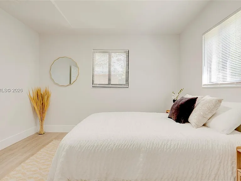 2736 NW 21st Ave — Photo 4