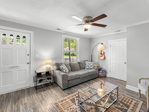 Door entry to bedroom 2