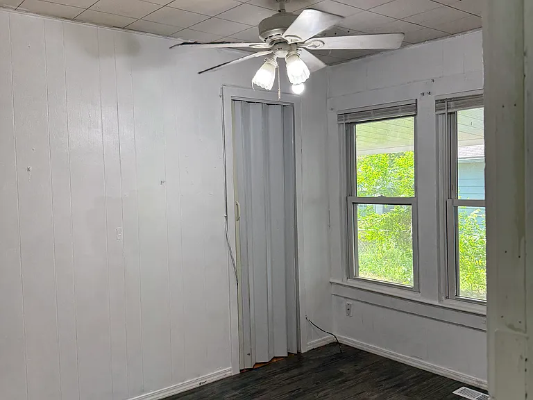 425 S 45th West Ave — Photo 3
