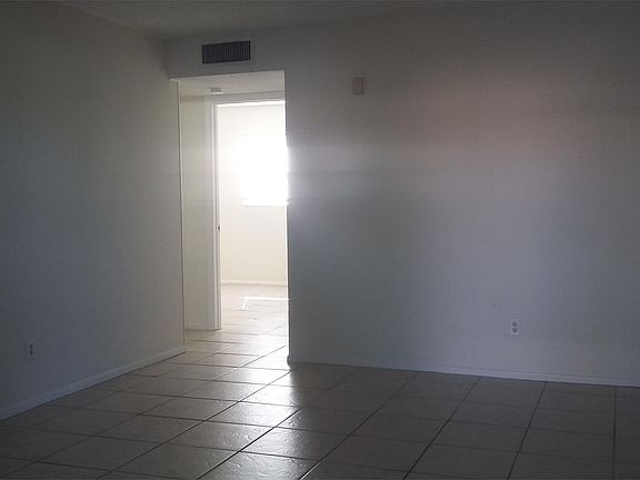 3rd image of 2525 Royal Palm Ave APT 2