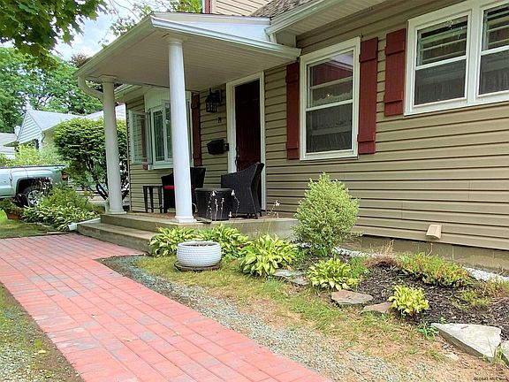 4th image of 21 Parkwood St