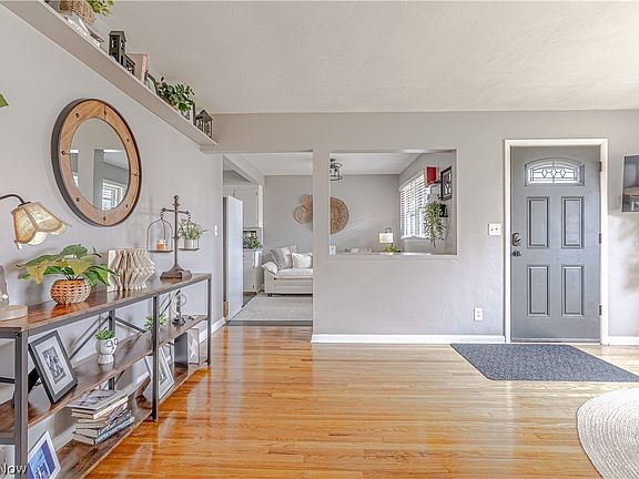 5th image of 835 Larkridge Ave
