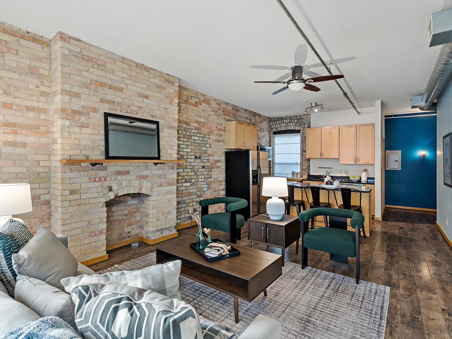 2 bed, 1200 sqft, $1,895 — Photo 4