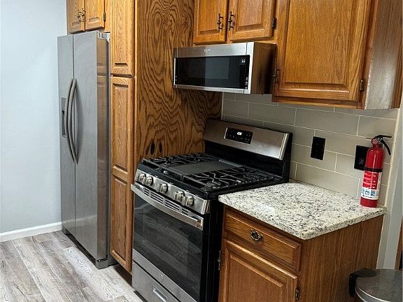 3rd image of 301 W Quail Roost Dr