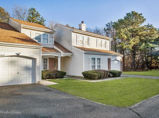 204 Haddon Hollow Ct, Middle Island, NY 11953