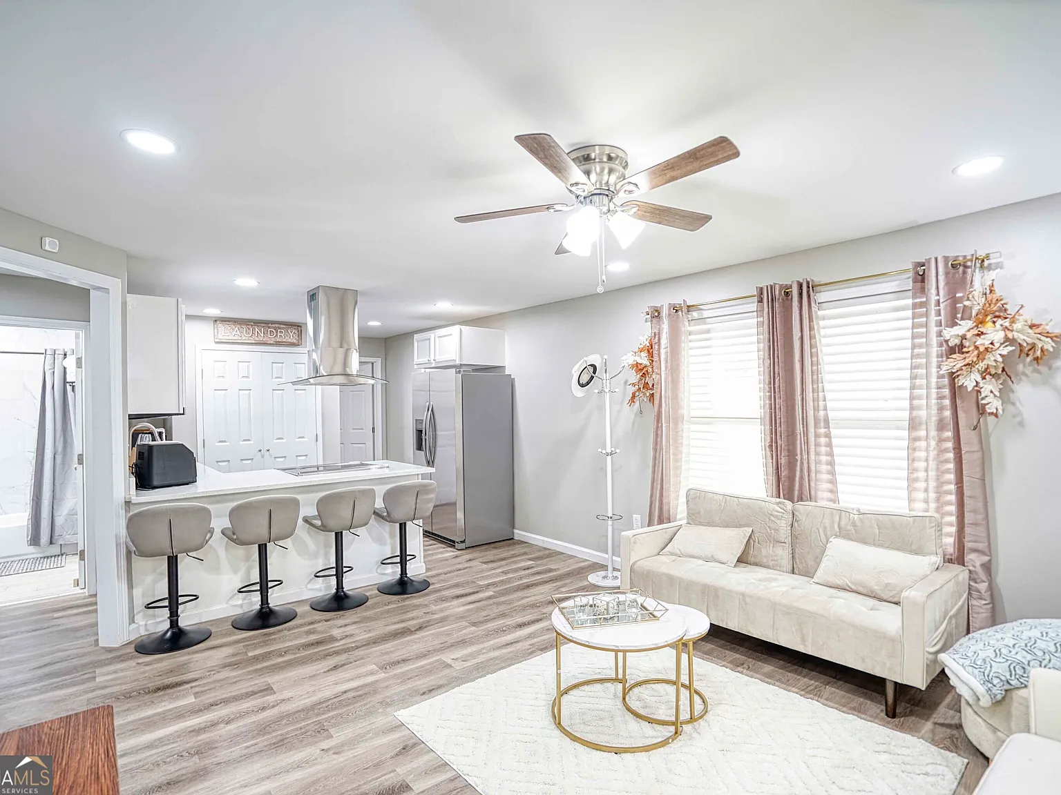 3 bed, 2.0 bath, 1250 sqft, $3,000 — Photo 1