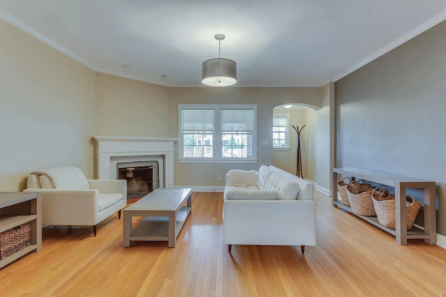 4 bed, 2700 sqft, $5,000 — Photo 1