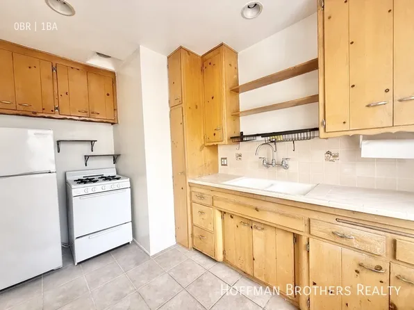 1350 N Laurel Ave APT 18, Los Angeles, CA 90046