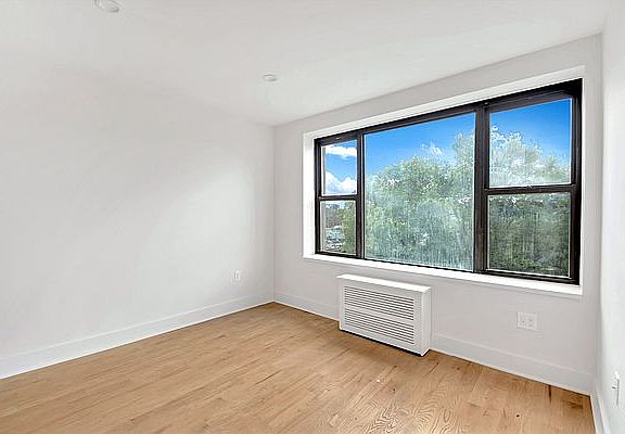 5th image of 3755 77th St APT 6B