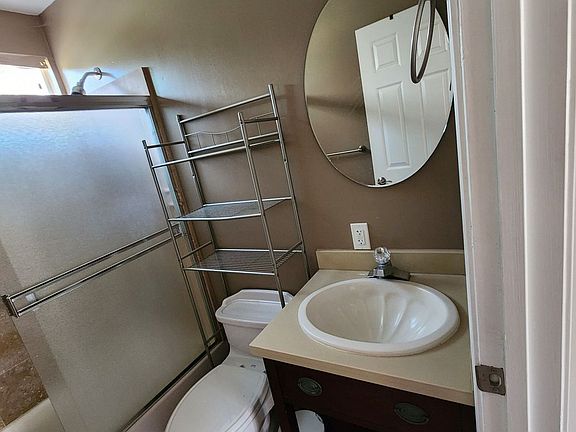 4th image of 1133 Bonanza Ave #8