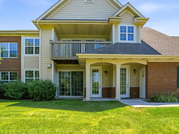 2660 W Colonial Woods DRIVE, Oak Creek, WI 53154