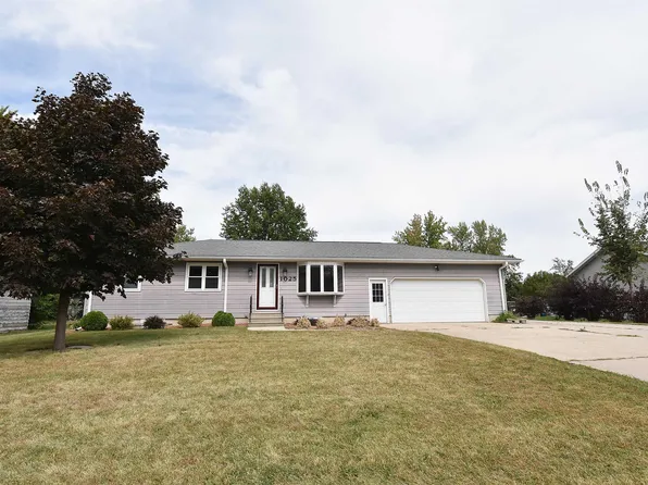 1025 Purdy St, Jesup, IA 50648