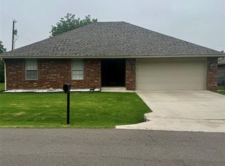209 Williams Ave, Tuttle, OK 73089