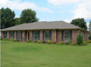 114 W Oak Hill Dr, Florence, AL 35633